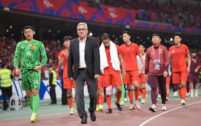 官方网站-马德兴：国足三连败谁该担责？迪拜集训练了个寂寞？